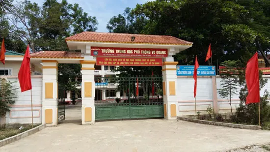 Hà Tĩnh: Phó hiệu trưởng trường THPT vi phạm tự chỉ đạo sửa học bạ cho người thân