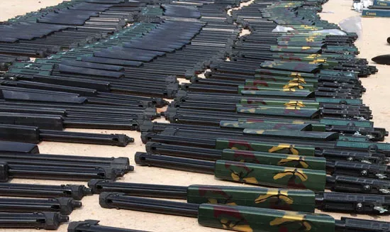 Bình Dương: Bắt vụ vận chuyển gần 400 khẩu súng hơi cùng ống giảm thanh