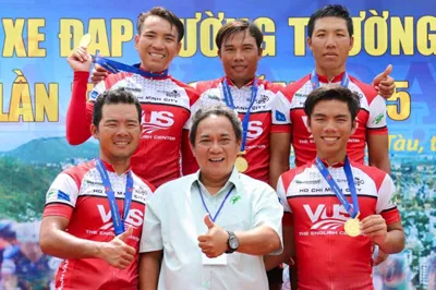 Giải xe đạp đường trường vô địch quốc gia 2015: TPHCM đoạt thêm HCV đồng đội ảnh 1