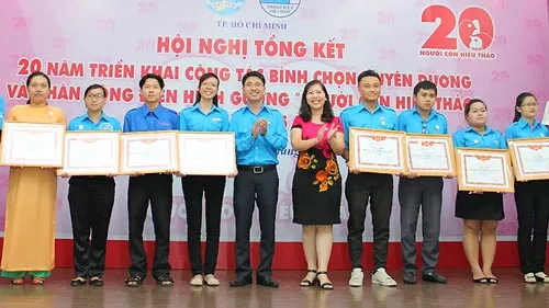 Chữ hiếu thời hiện đại