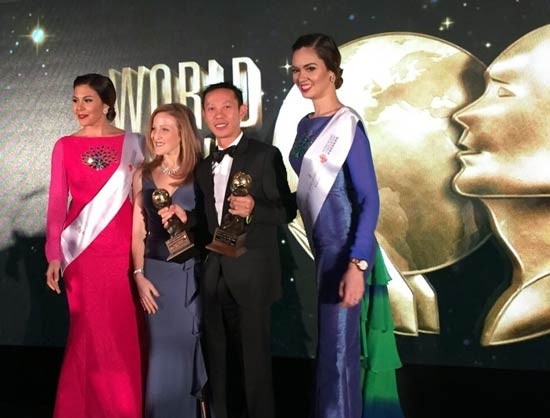 Representative of the InterContinental Danang Sun Peninsula Resort receives the 2015 World's Travel Award