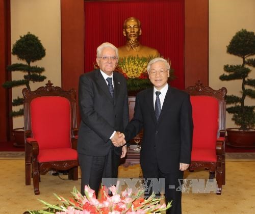 Party General Secretary Nguyen Phu Trong (right) and President of Italy Sergio Mattarella. (Photo: VNA).