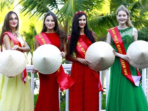 Beauty contestants from CIS State members. (Photo: thethaovanhoa.vn)