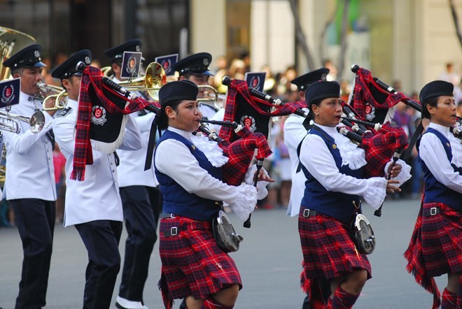 The Singaporean police band at the parade (Photo: VNA)