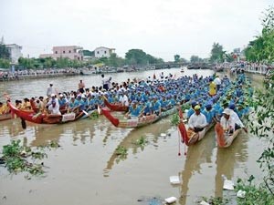 Ngo boat race in the festival