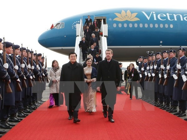 President Truong Tan Sang is welcomed at Tegel Airport (Source: VNA)