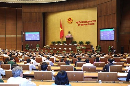 With 282 out of 366 votes in favour, the NA decided that those who underwent gender reassignment surgeries would not just be allowed to, but have a legal obligation to make changes to their personal records at Government agencies. — VNA/VNS Photo Phuong Hoa