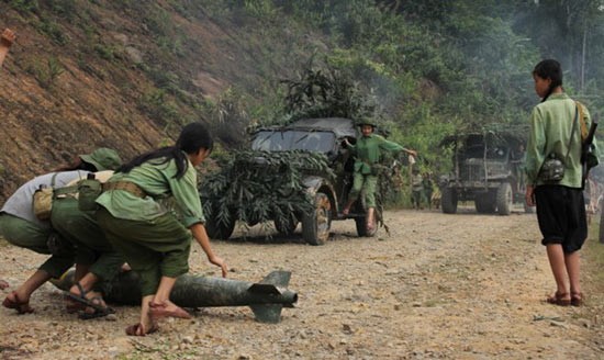 A scene in the film Nhung nguoi viet huyen thoai (The legendary makers)