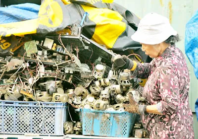 Nan giải với chất thải điện tử