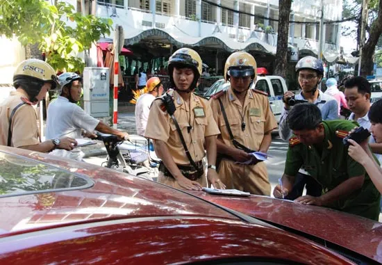 Nhiều phương tiện vi phạm giao thông ở khu vực trung tâm TPHCM