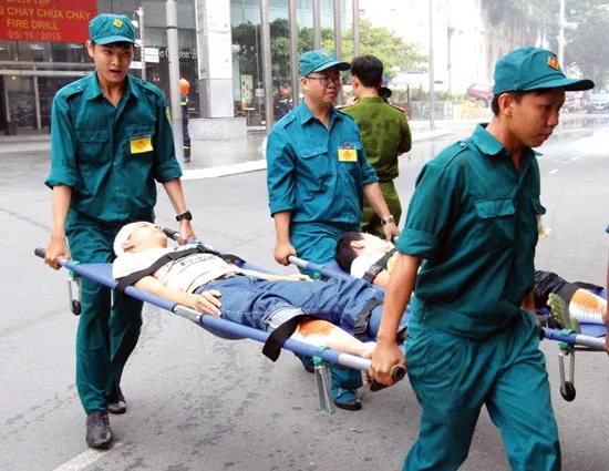 Diễn tập chữa cháy, cứu nạn ở tòa nhà cao nhất TPHCM ảnh 2