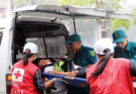 Diễn tập chữa cháy, cứu nạn ở tòa nhà cao nhất TPHCM ảnh 3