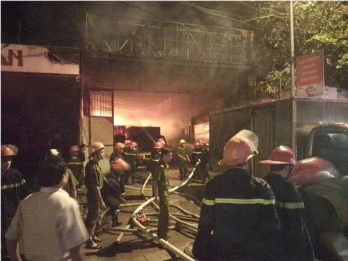 Thừa Thiên – Huế: Cháy lớn tại đại lý mì tôm