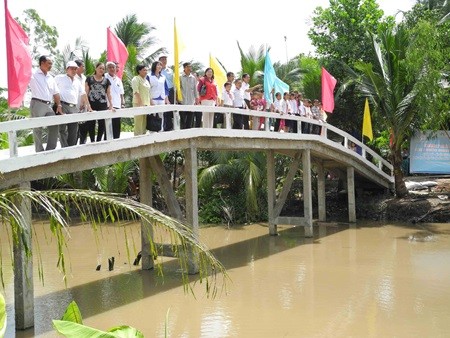 A rural bridge was built by the HCM City Red Cross in Tra Vinh Province. — Photo chuthapdotphcm.org.vn