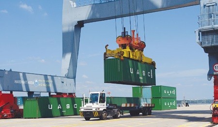 Containers are unloaded at Cai Mep International Terminal, Ba Ria-Vung Tau Province. Prime Minister Nguyen Tan Dung said as the country becomes increasingly integrated in the global economy, it must take advantage of growth opportunities and overcome numerous difficulties and challenges in the global playground. (Photo: VNA/VNS)