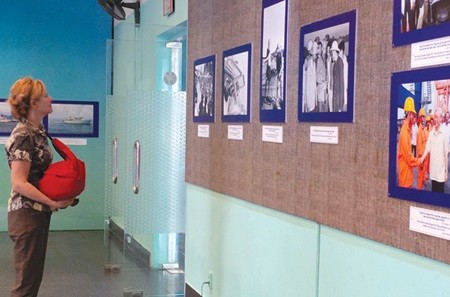 Natural beauty: A foreigner visits Viet Nam's Sea and Islands: Beauty and Peace photo exhibition at HCM City's War Remnants Museum. — Courtesy Photo of HCM City's War Remnants Museum
