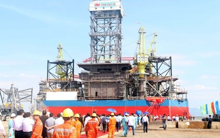 The Tam Dao 05 jack-up rig is launched in southern Ba Ria-Vung Tau Province. (Photo: VNA/VNS)