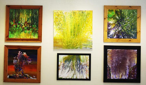 Some art works of painter Vo Trinh Bien are displayed in the exhibition. (Photo:SGGP)