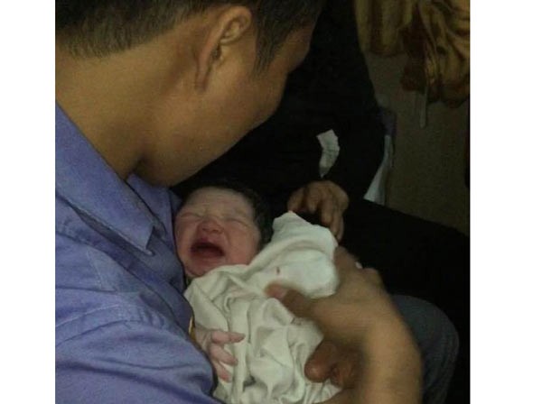 The baby girl was born on train (Photo: SGGP)