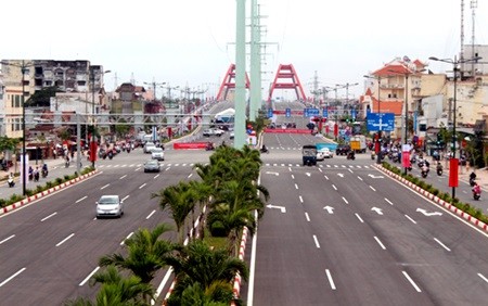 Surveillance cameras will be installed on the 12-km long Pham Van Dong boulevard in HCM City from late December to assist authorities with traffic management and improve navigation. — Photo vnexpress.net