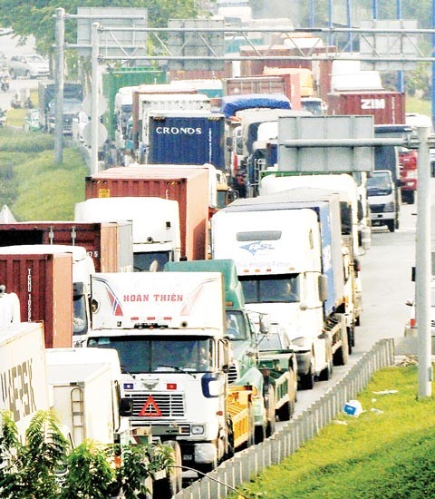 Vehicles moving towards Cat Lai crossroads from Mai Chi Tho street in District 2 (Photo: SGGP)