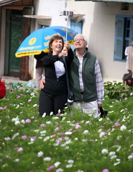 International tourists visit space of flowers in Da Lat city. (Photo:SGGP)