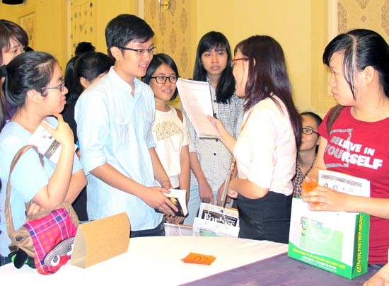 Students learn about logistics at a contest in HCMC (Photo: SGGP)