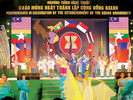 A special art program in celebration of the establishment of the ASEAN Economic Community (AEC)(Photo:SGGP)