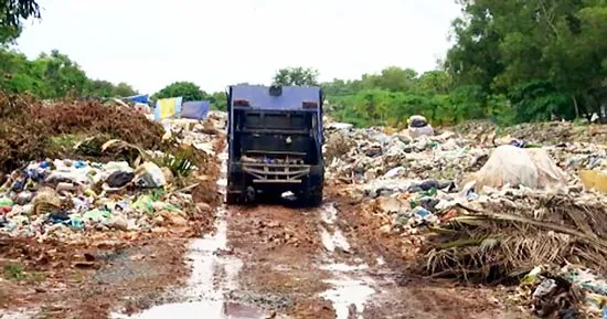 Bãi rác làm bẩn đảo ngọc