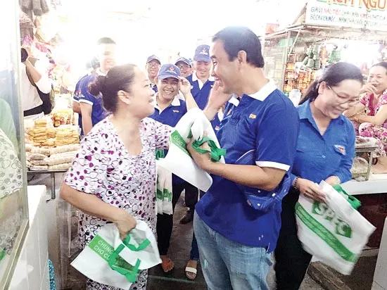 Tỉnh Đoàn Bến Tre ra quân vì môi trường sống