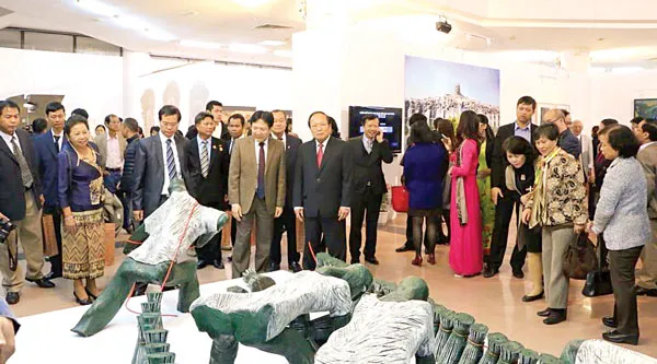 Mỹ thuật Việt Nam vẫn “tắc” đường