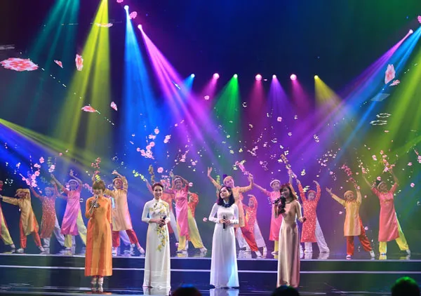 Gần 40 ca sĩ hàng đầu làng nhạc Việt hội tụ trong Đại nhạc hội Chào 2016