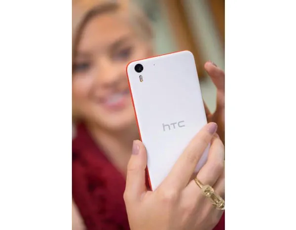 HTC Desire Eye giảm giá còn 7,99 triệu đồng