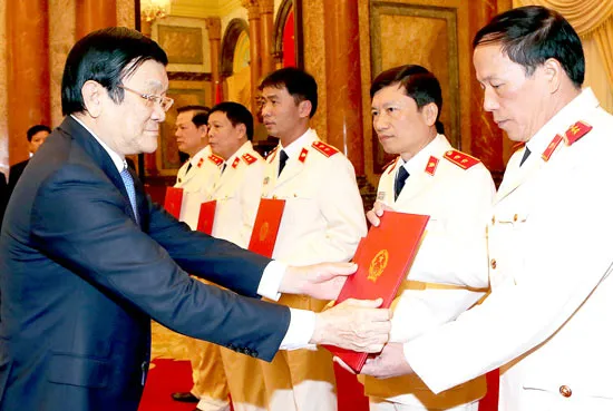 Trao quyết định bổ nhiệm kiểm sát viên Viện Kiểm sát nhân dân tối cao