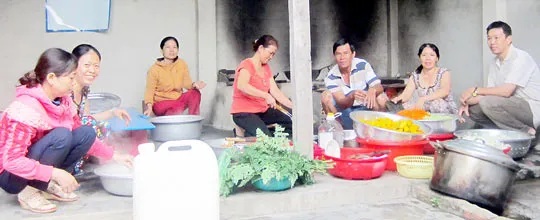 Chung góp hơn 2 tỷ đồng giúp người nghèo