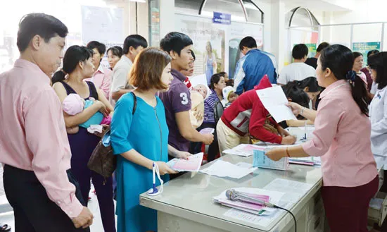 TPHCM chỉ nhận đăng ký tiêm vaccine dịch vụ qua tổng đài 1080