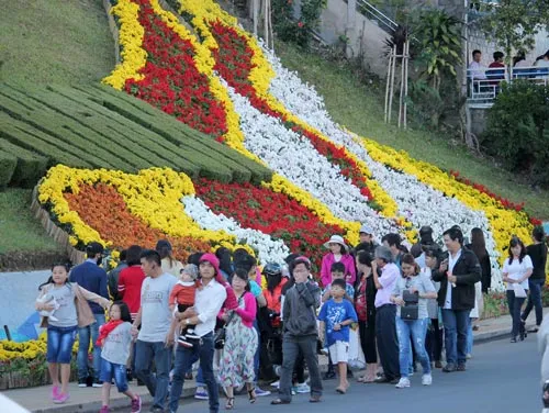 Khai mạc phiên chợ rau, hoa Đà Lạt