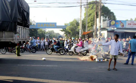 Nữ sinh bị xe tải cán tử vong trên đường đi học