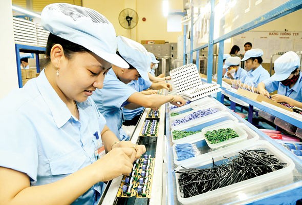 Electronic component assembly at a Vietnamese company (Photo: SGGP)