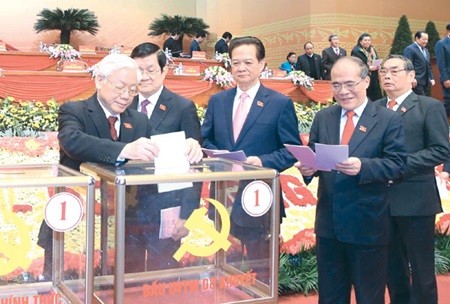 Leaders of the State, Party and Government vote for the new Party Central Committee, which has 200 members (Photo: VNS)