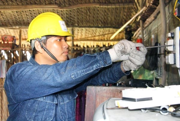 Giving home electrical repair