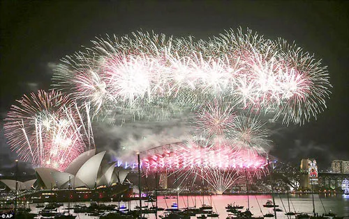 Thế giới chào đón năm mới 2016: Lo lắng và hy vọng