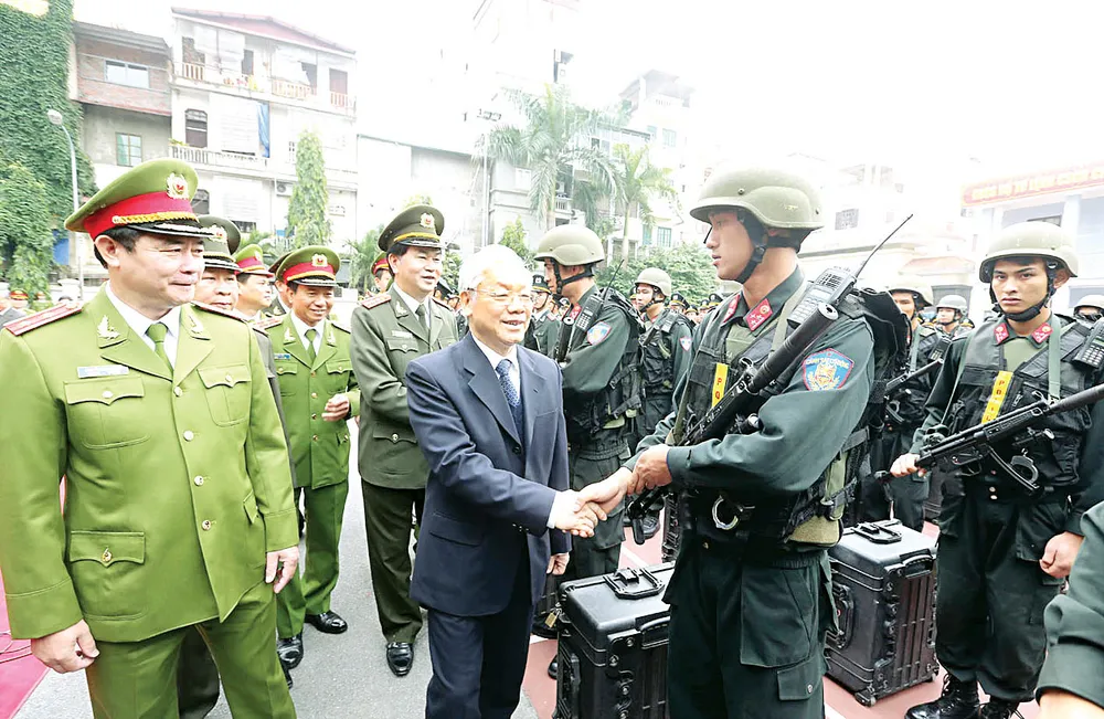 Tổng Bí thư Nguyễn Phú Trọng kiểm tra công tác sẵn sàng chiến đấu của lực lượng cảnh sát cơ động