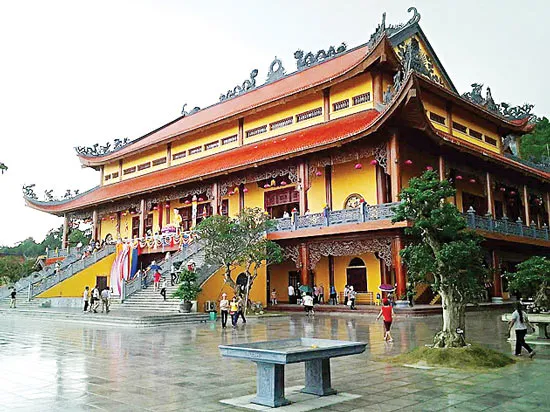 Chùa miếu ngày càng hoành tráng, xa rời thuần Việt