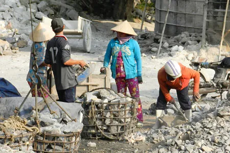 Làng vôi Hòa Điền… “hóa đá”