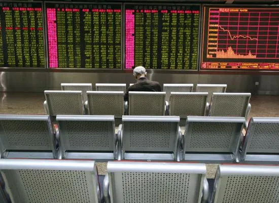 Trung Quốc "ngắt mạch" thị trường chứng khoán vì sụt giảm mạnh