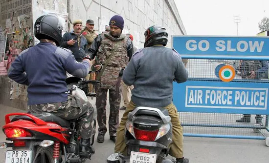 Sáu tên khủng bố tấn công căn cứ không quân Ấn Độ bị tiêu diệt