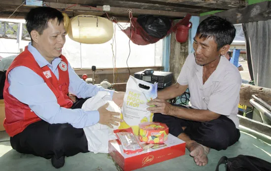 Tặng ngư dân Cần Giờ máy ICOM