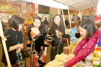 Rộn ràng đón tết phương xa ảnh 2