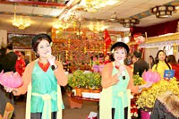 Rộn ràng đón tết phương xa